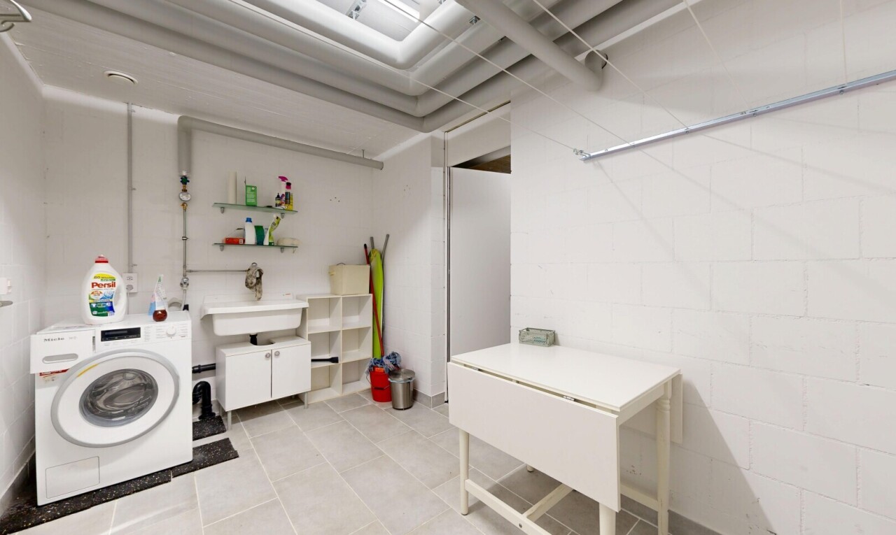 wäschekammer mit tumbler, light floor, inside property, wäscherei, und waschbecken