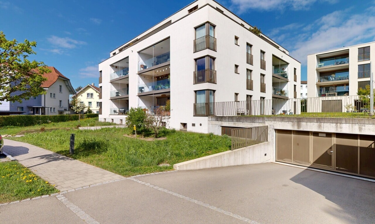 außenansicht mit day time, blick auf wohnanlage, apartment complex view, und from community