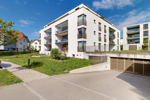 außenansicht mit day time, blick auf wohnanlage, apartment complex view, und from community