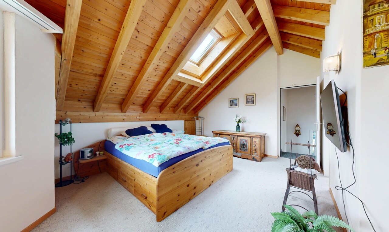 zimmer / schlafzimmer mit dachfenster, inside property, teppich, carpet, und gipskartonwand
