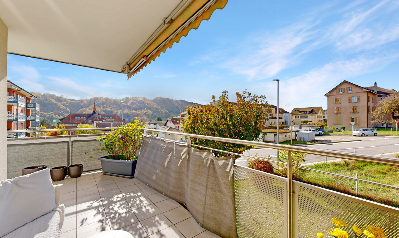 balcon avec day time, from property, vue résidentielle, residential view, et terrasse