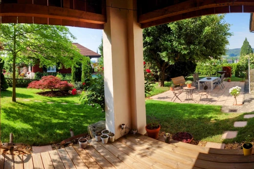 garten mit rasen, terrasse, und deck