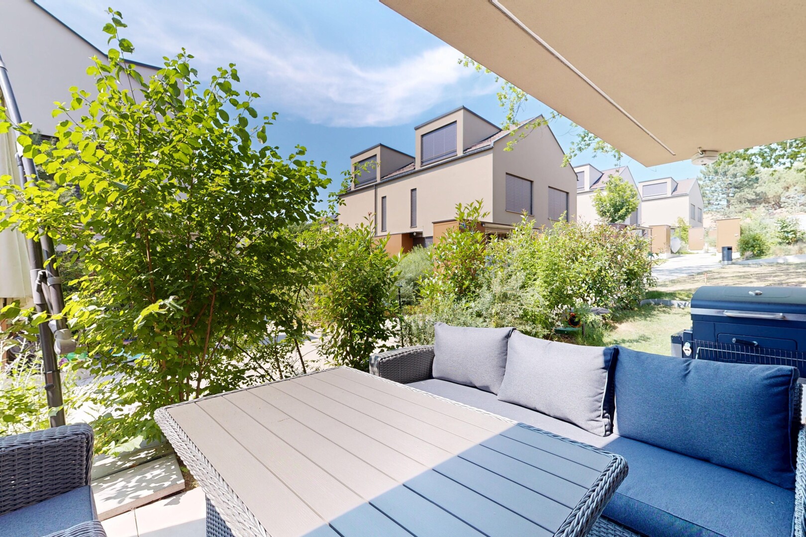 terrasse avec espace de vie extérieur, from property, day time, terrasse, et gril