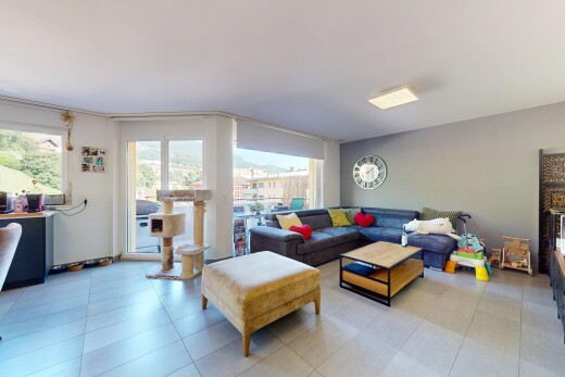 wohnzimmer mit inside property, natürliches licht, natural light, gipskartonwand, und drywall