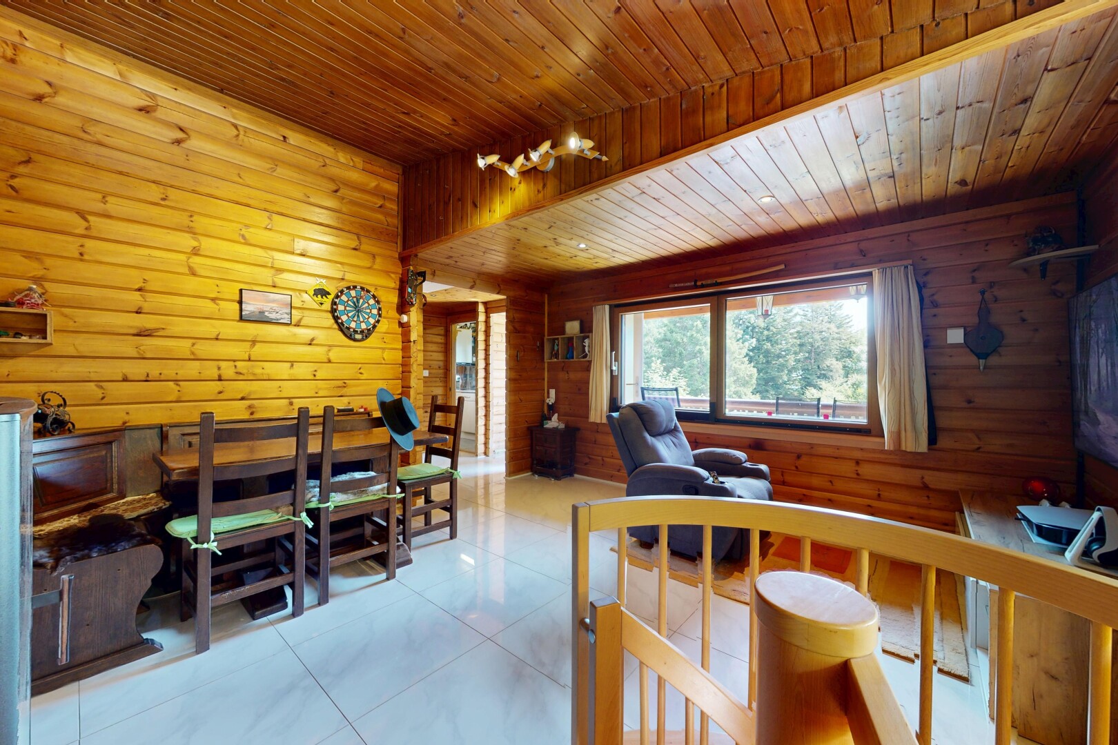 esszimmer mit wood ceiling, holzdecke, natural light, natürliches licht, und tile floor