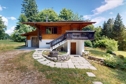 außenansicht mit property visible, day time, treppen, horizontale verkleidung, und deck