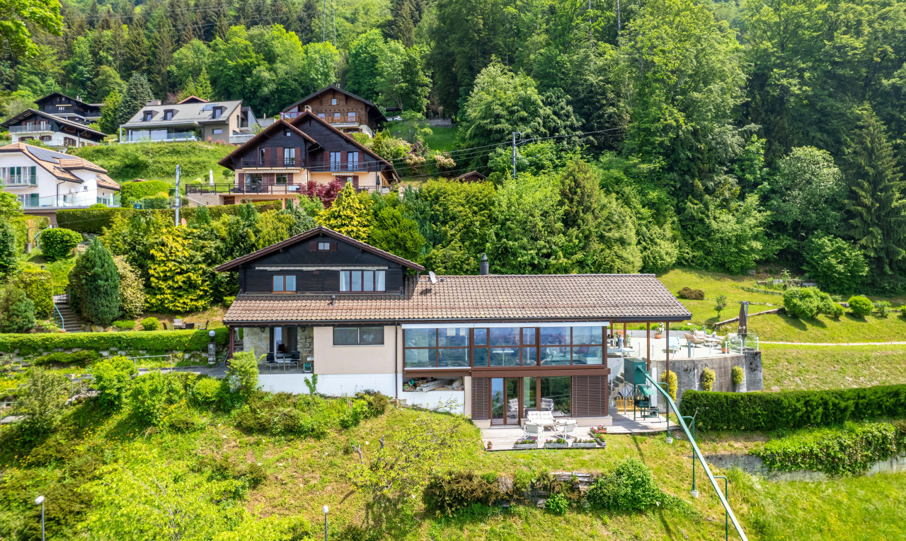 zurück des grundstücks mit einem hof