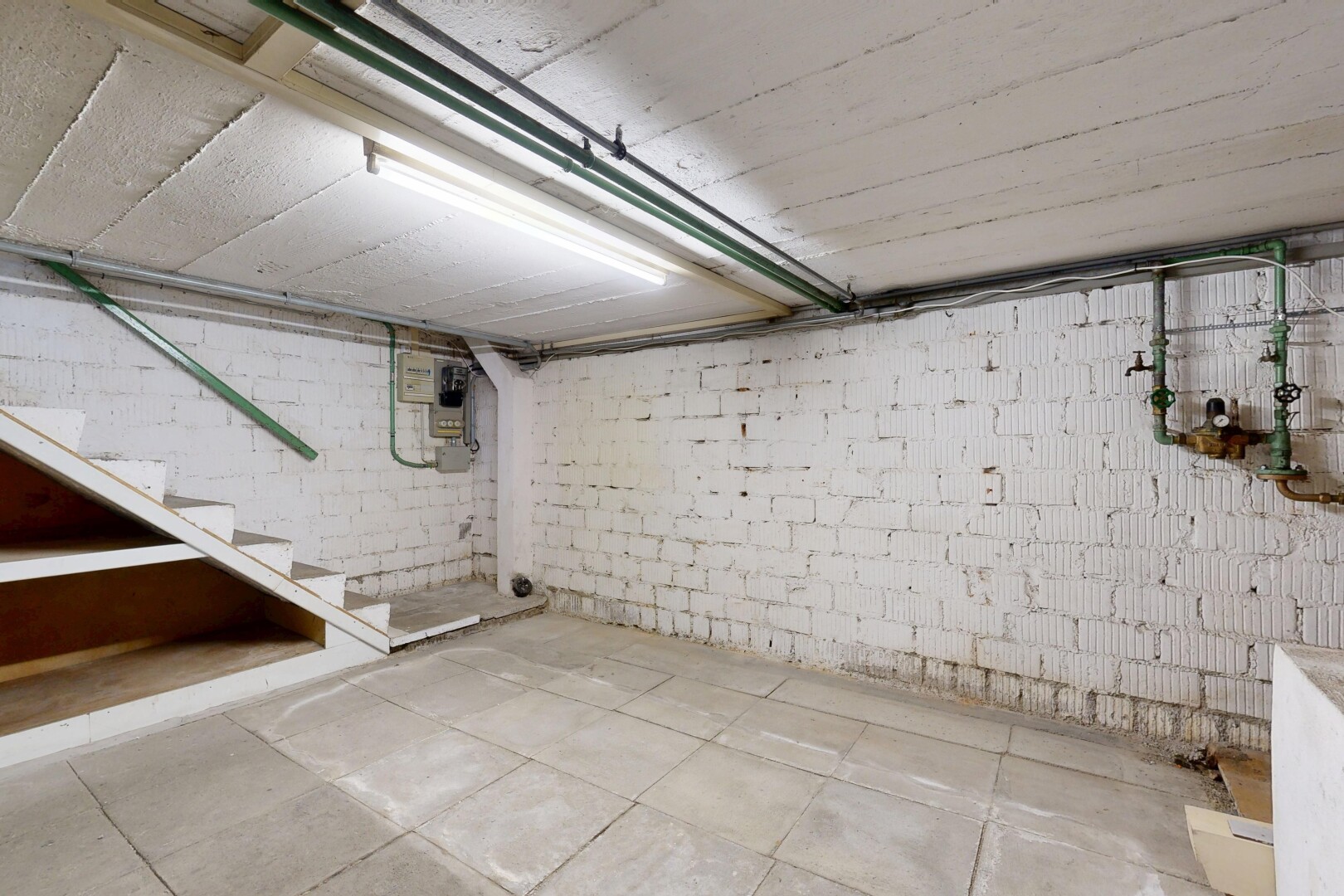parking avec inside property