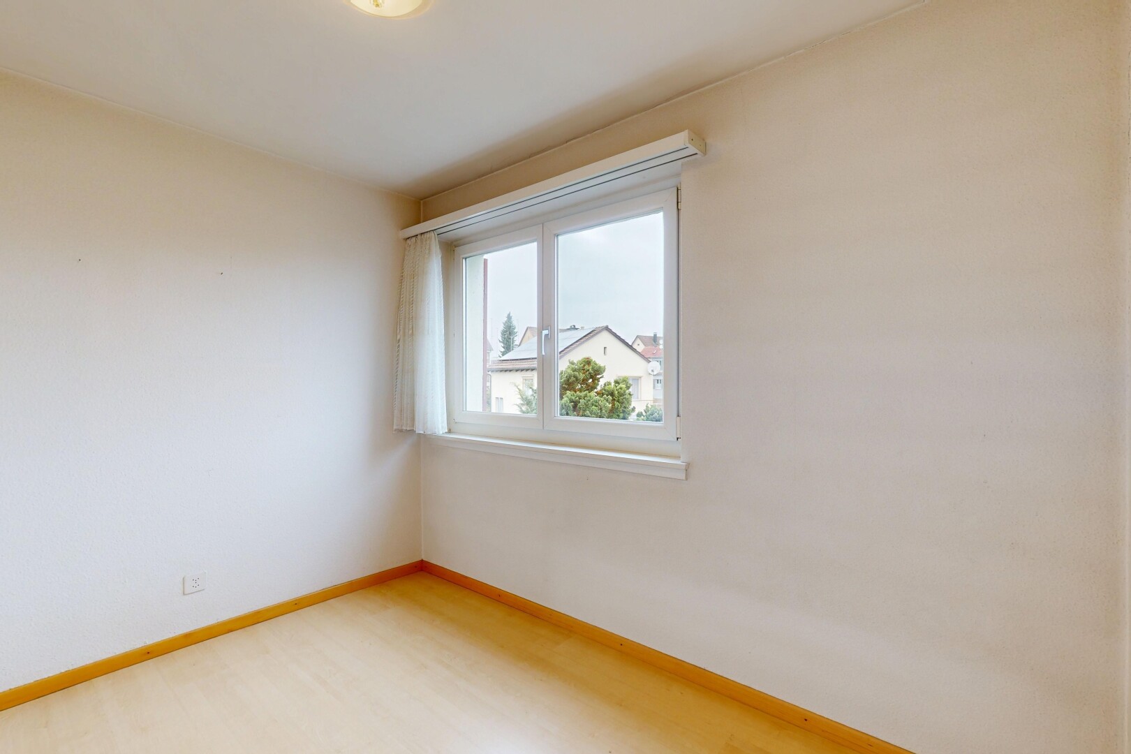pièce vide avec cloison sèche, drywall, lumière naturelle, natural light, et inside property
