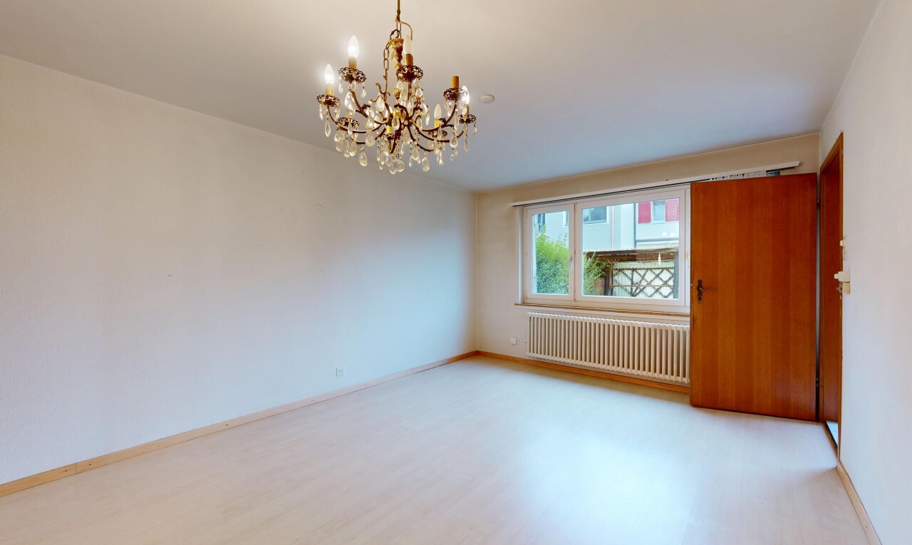 pièce vide avec radiateur, lumière naturelle, natural light, cloison sèche, et drywall