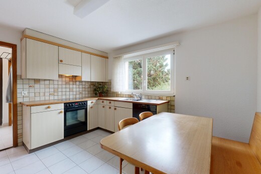 cuisine avec four, lumière naturelle, natural light, inside property, et dosseret
