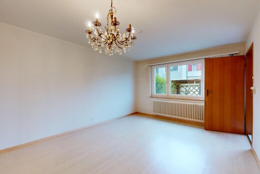 pièce vide avec radiateur, lumière naturelle, natural light, cloison sèche, et drywall