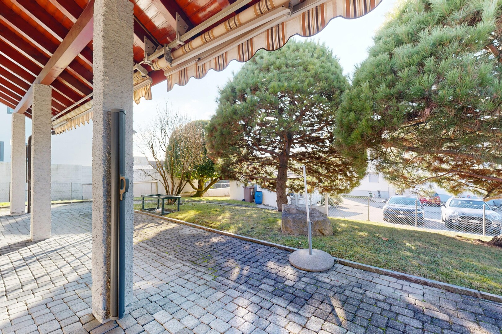 extérieur du bâtiment avec overcast