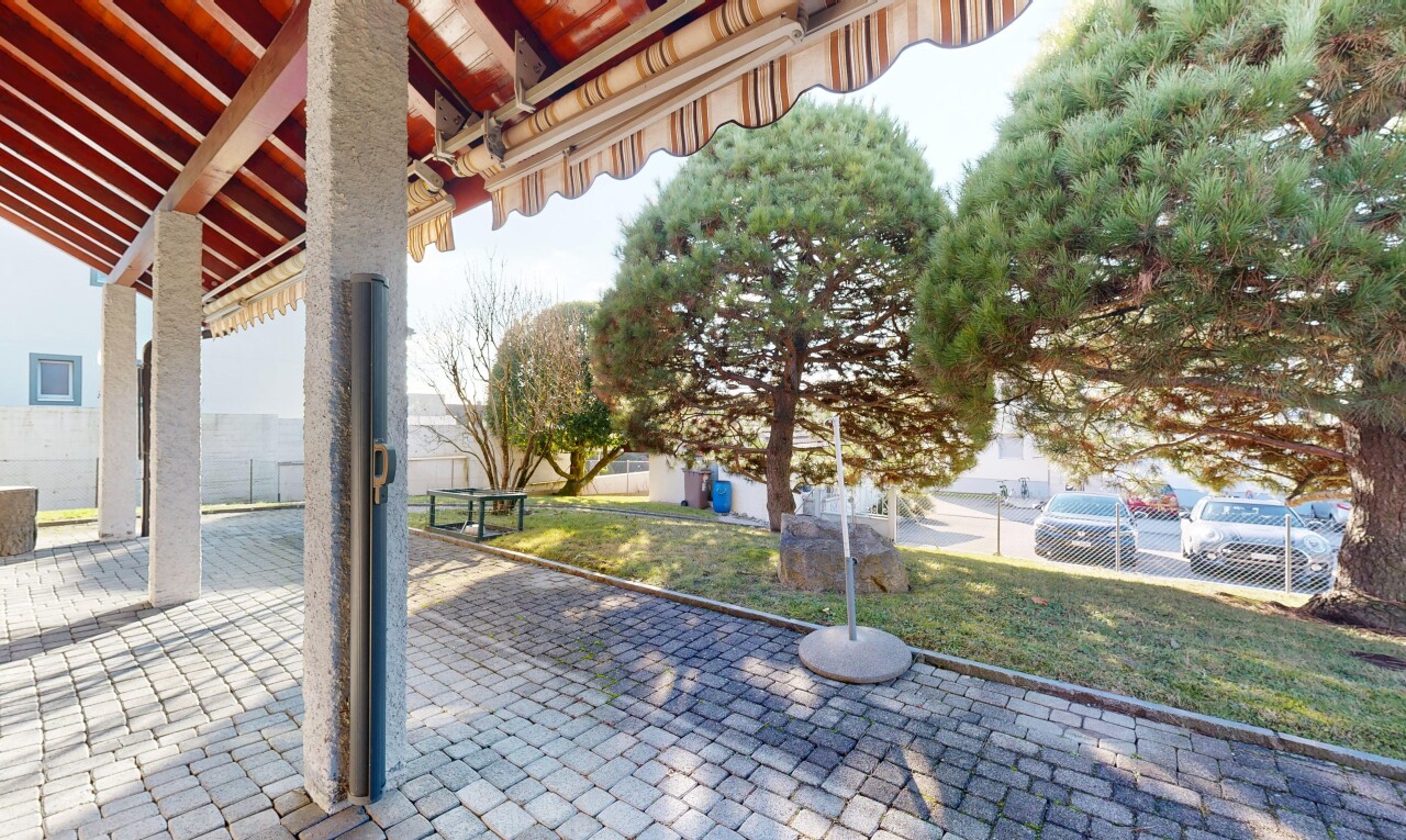 extérieur du bâtiment avec overcast
