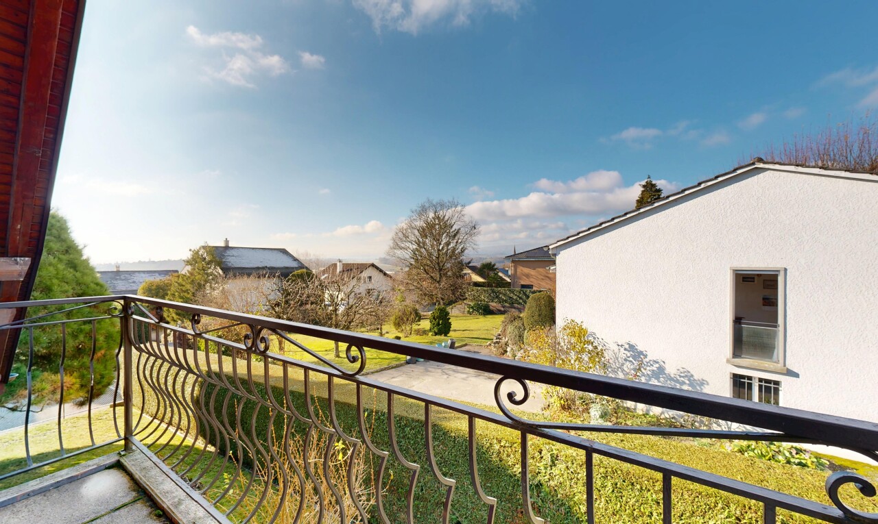 balcon avec balcon, from property, et day time