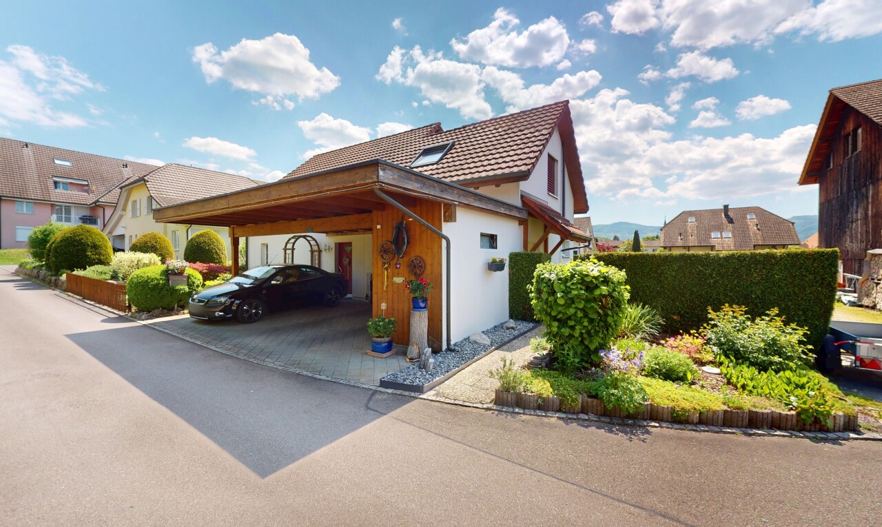 façade avec day time, bardage en stuc, et property visible