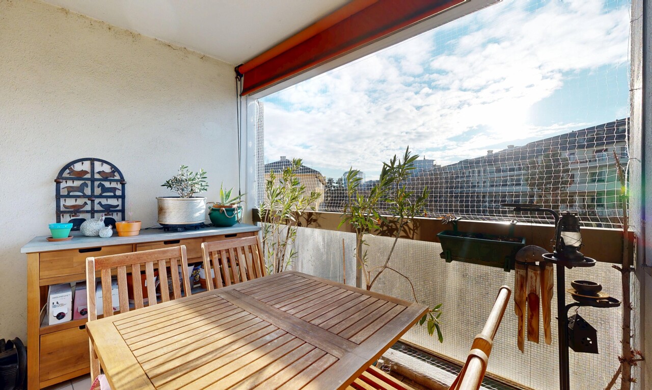 terrasse mit essbereich im freien, day time, from property, und balkon