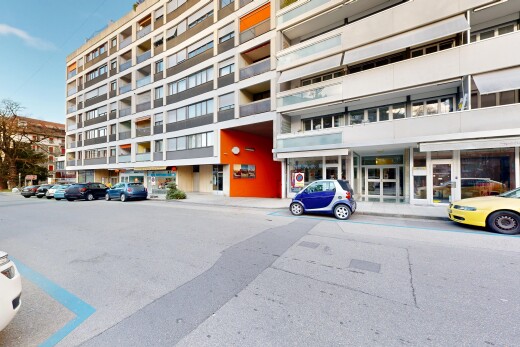 extérieur du bâtiment avec vue sur le complexe d'appartements, apartment complex view, day time, et from community