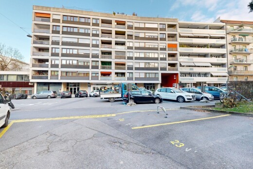 extérieur du bâtiment avec vue sur le complexe d'appartements, apartment complex view, day time, from community, et parking