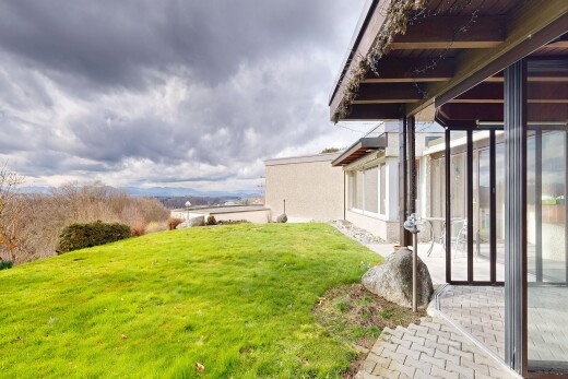 jardin avec overcast, from property, pelouse, et terrasse