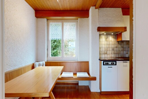 salle à manger avec coin petit-déjeuner, lumière naturelle, natural light, plafond en bois, et wood ceiling