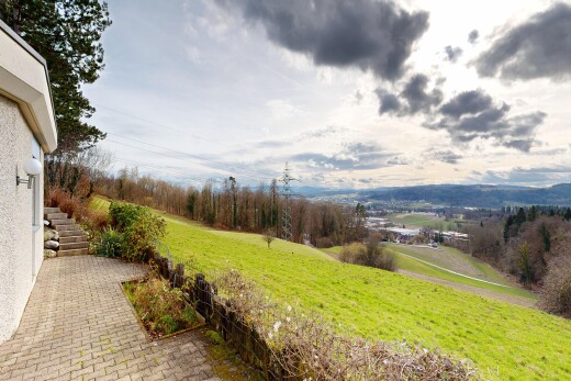 vue sur la montagne avec from property et power lines view