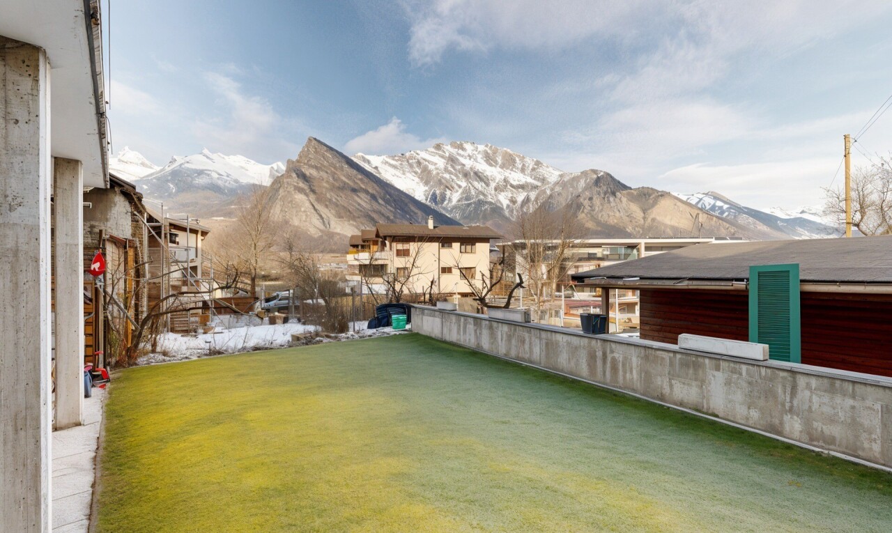 garden featuring a mountain view and a lawn