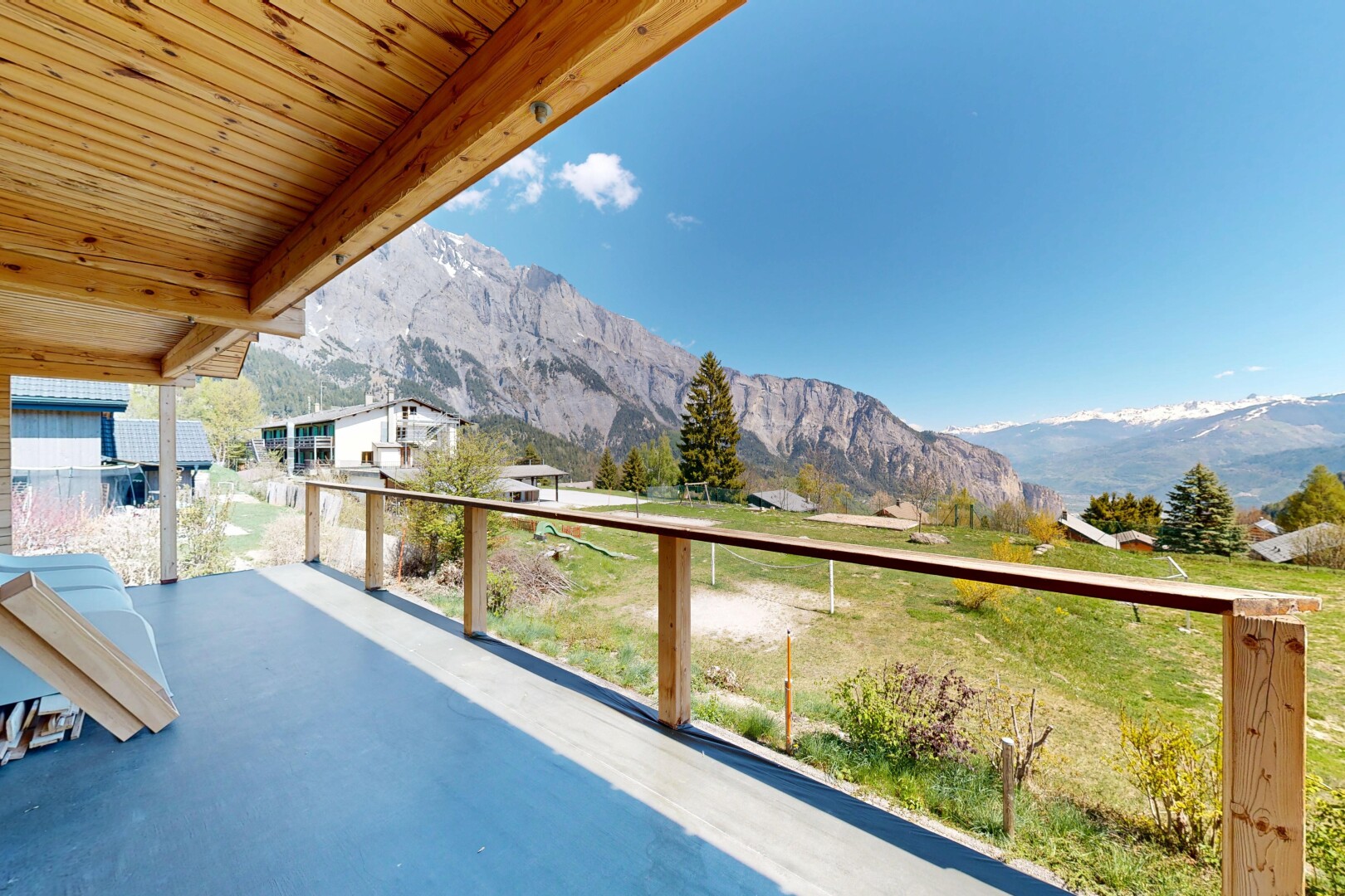 balcony featuring a mountain view