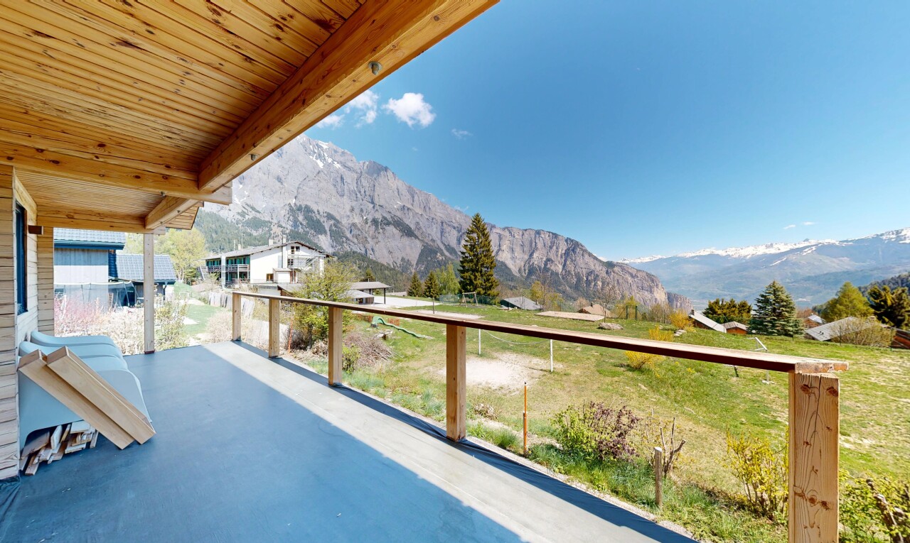 balcony featuring a mountain view