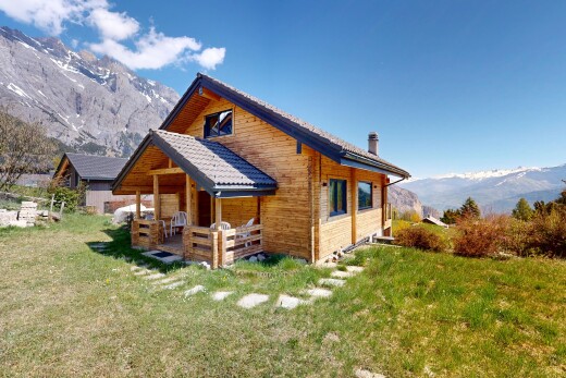 façade avec mountain view, vue sur la montagne, day time, from property, et cheminée
