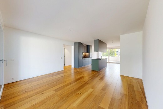 pièce vide avec light floor, drywall, cloison sèche, inside property, et wood finish floor