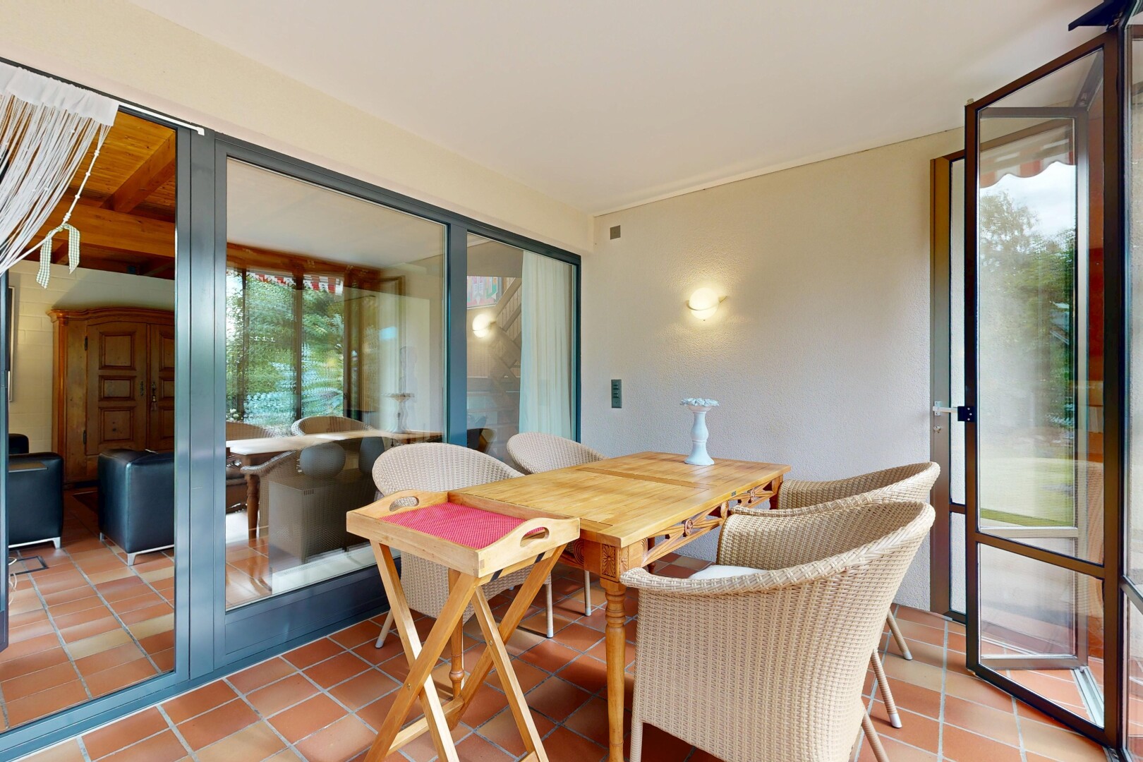 esszimmer mit natural light, natürliches licht, tile floor, fliesenboden, und drywall