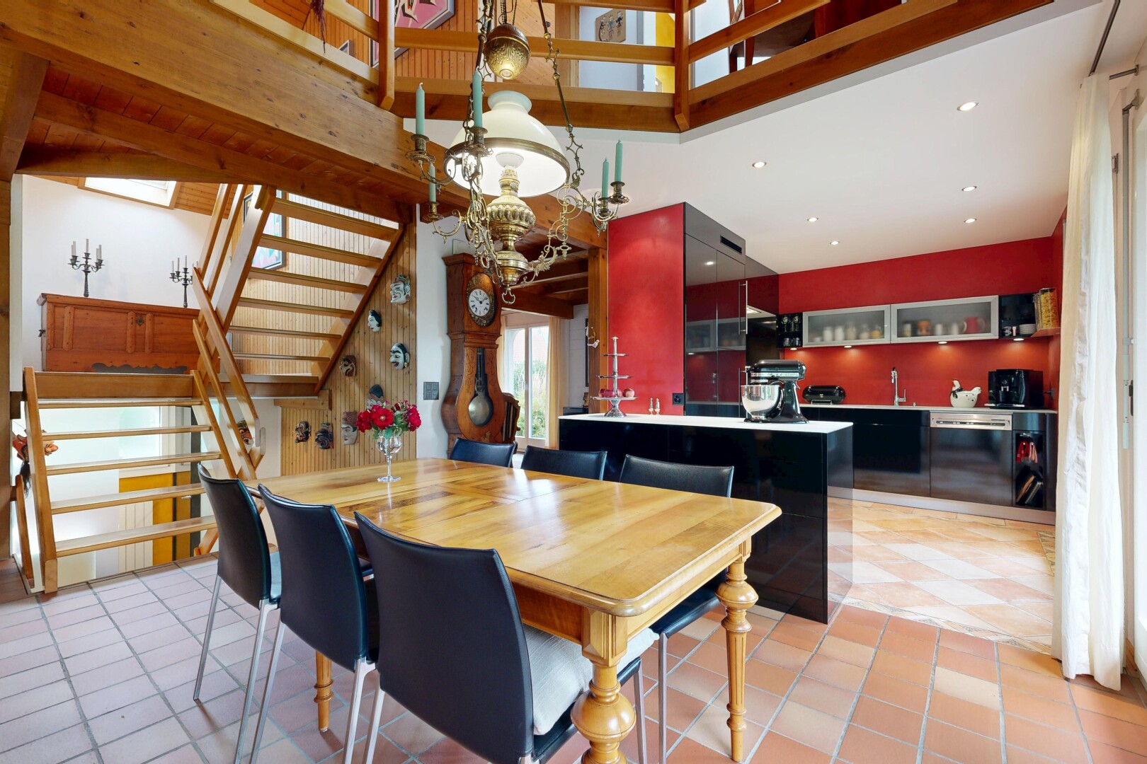 esszimmer mit inside property, treppen, high ceiling, hohe decke, und tile floor