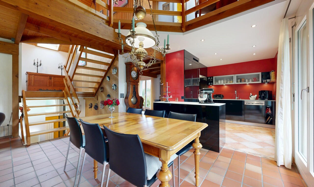 esszimmer mit inside property, treppen, high ceiling, hohe decke, und tile floor