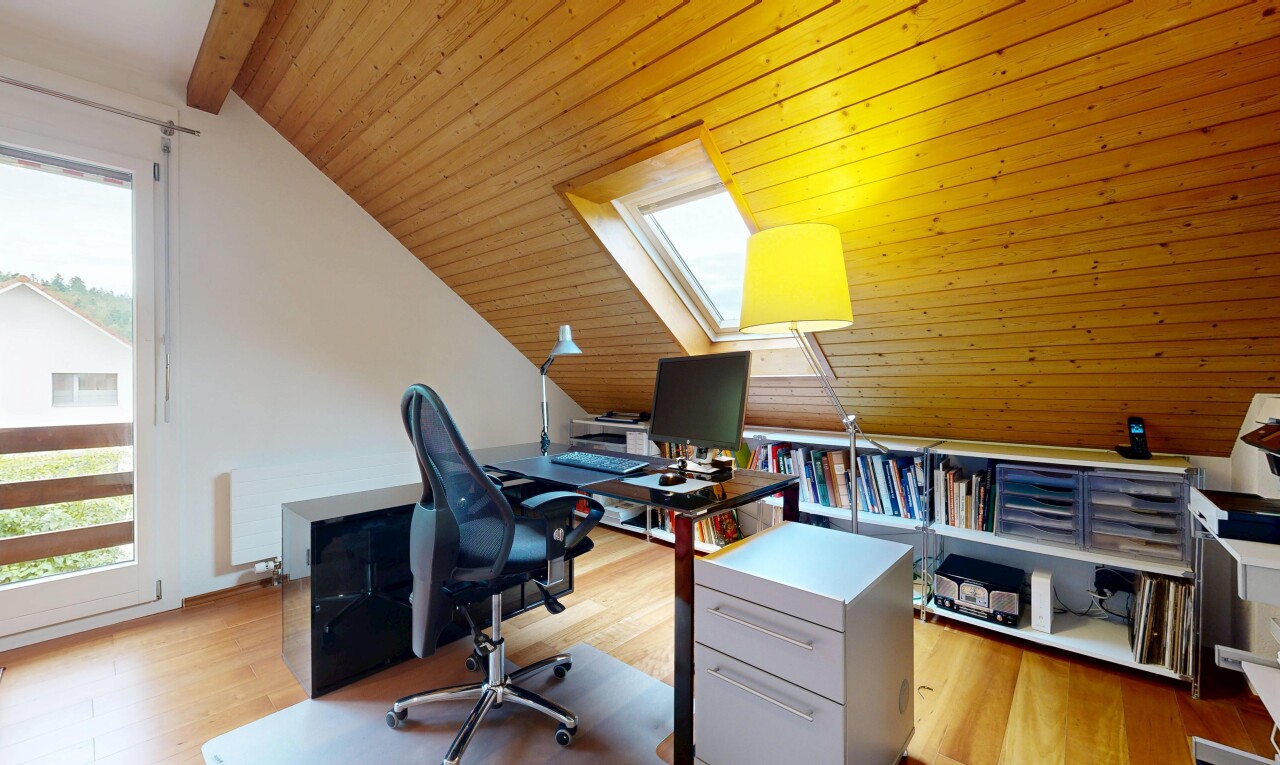 büro mit bürobereich, inside property, vaulted ceiling, dachschräge, und wood ceiling