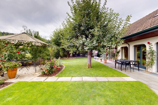 garten mit terrasse, overcast, und rasen