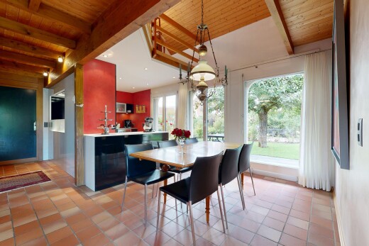 esszimmer mit beamed ceiling, balkendecke, natural light, natürliches licht, und wood ceiling