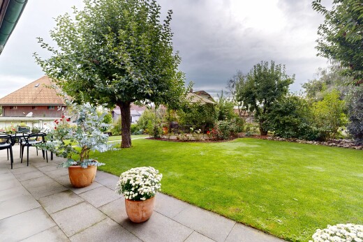 garten mit overcast, rasen, from property, essbereich im freien, und terrasse