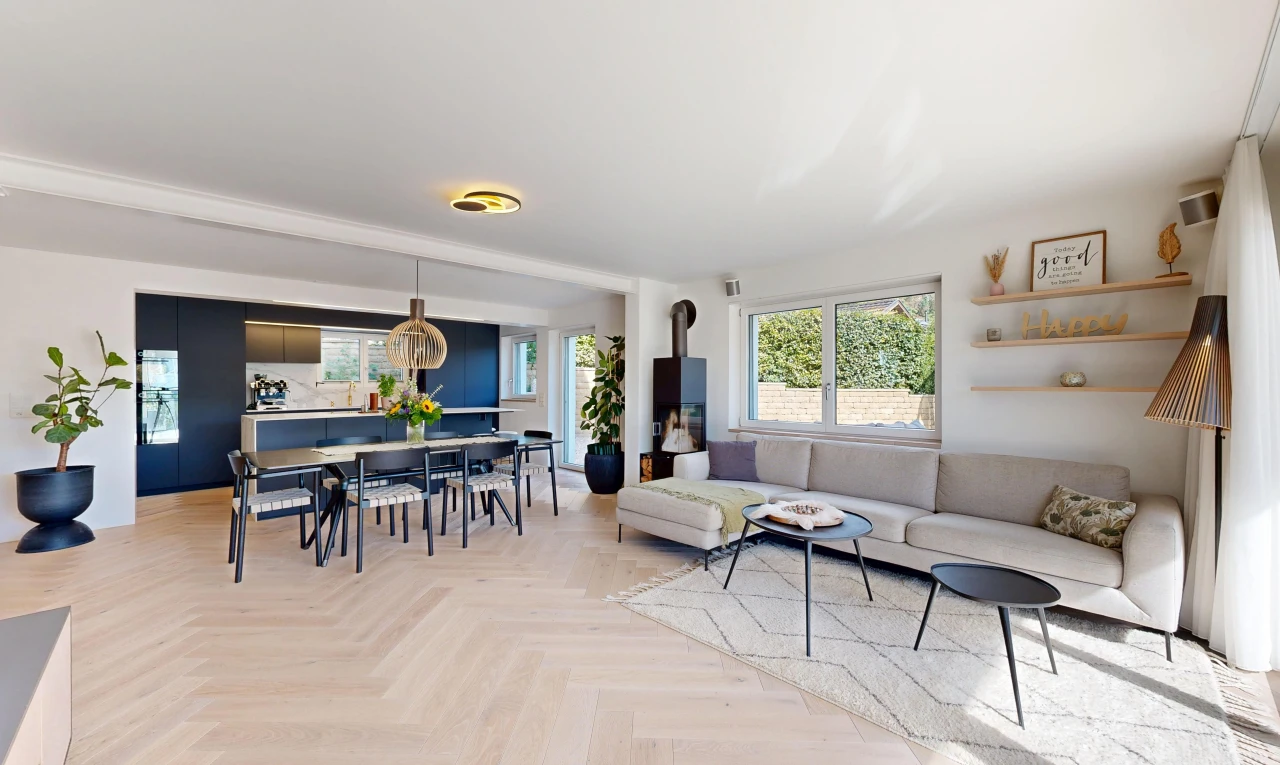 wohn- / esszimmer mit gipskartonwand, drywall, holzfußboden, wood finish floor, und parquet floor