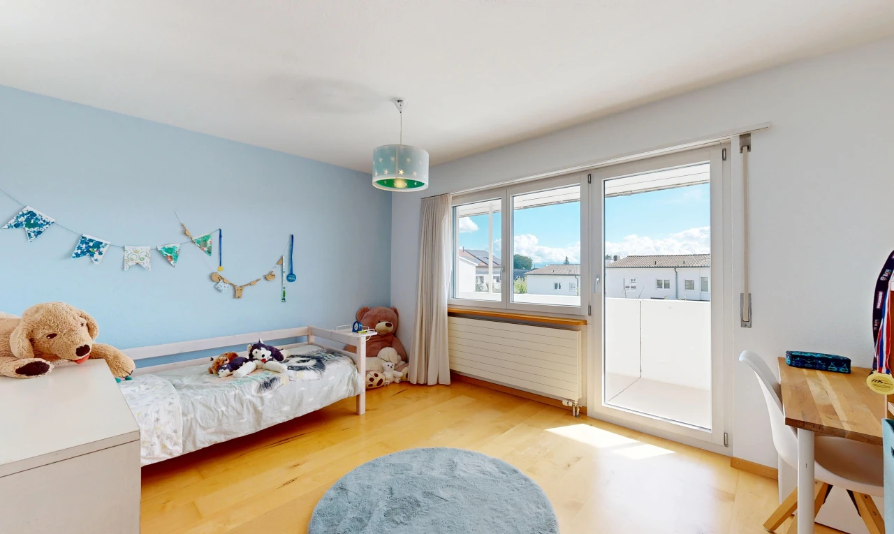 zimmer / schlafzimmer mit kühler, außenzugang, drywall, gipskartonwand, und day time