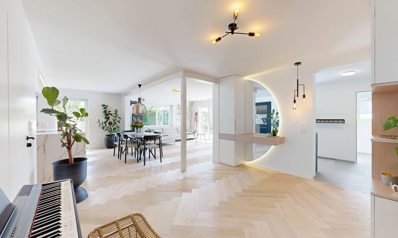 esszimmer mit gipskartonwand, drywall, holzfußboden, wood finish floor, und pendelleuchte