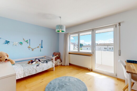 chambre avec radiateur, accès à l'extérieur, drywall, cloison sèche, et day time