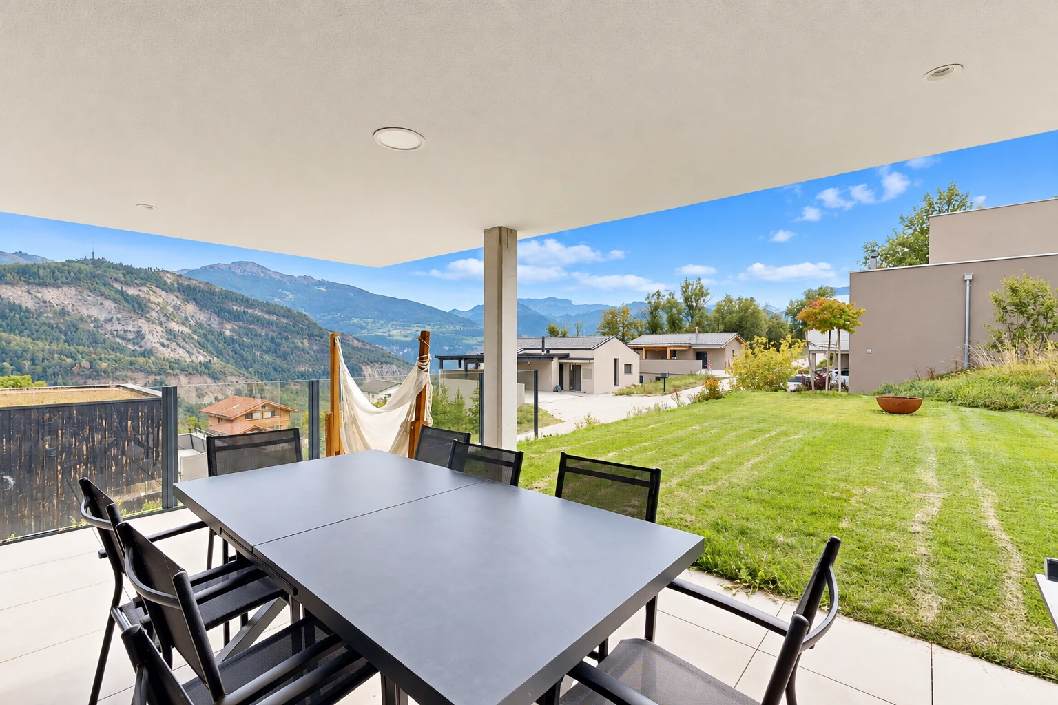 terrasse mit mountain view, blick auf die berge, view focus, from property, und essbereich im freien