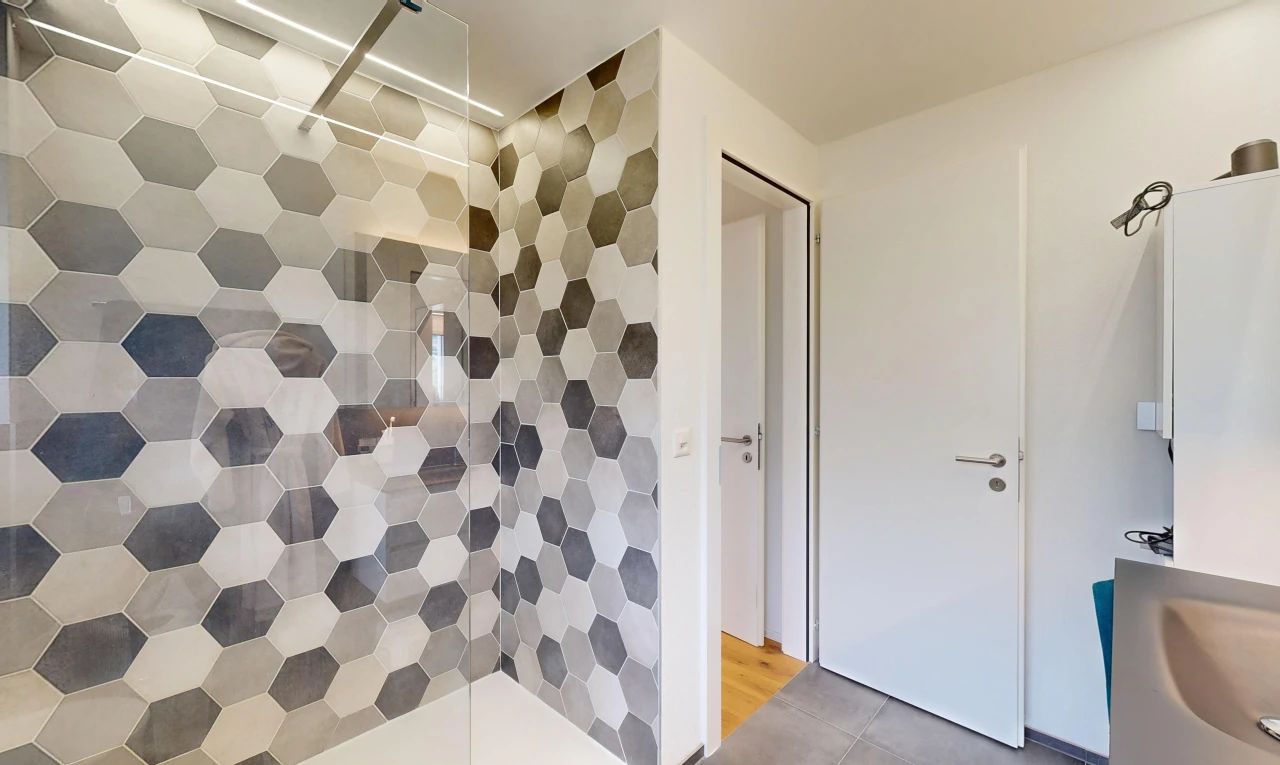 bad mit dusche, komplettes badezimmer, light floor, drywall, und gipskartonwand