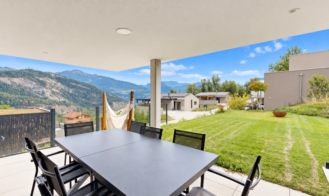 terrasse mit mountain view, blick auf die berge, view focus, from property, und essbereich im freien