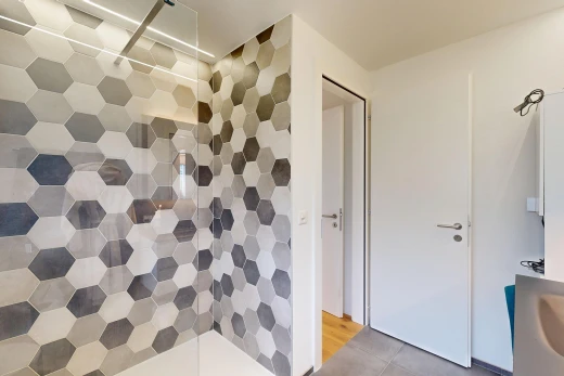 bad mit dusche, komplettes badezimmer, light floor, drywall, und gipskartonwand