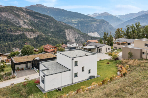 blick auf die berge mit mountain view, blick auf die berge, drone view, neighborhood view, und residential view