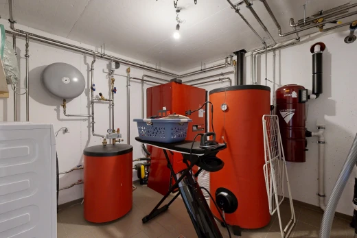 fitnessstudio mit tumbler, wasserausdehnungsbehälter, drywall, gipskartonwand, und inside property