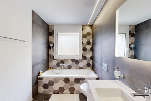 bad mit toilette, spiegel, komplettes badezimmer, bad, und waschbecken