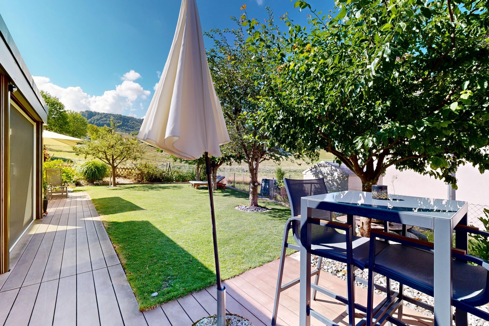 terrasse avec coin repas extérieur, terrasse, day time, from property, et pelouse